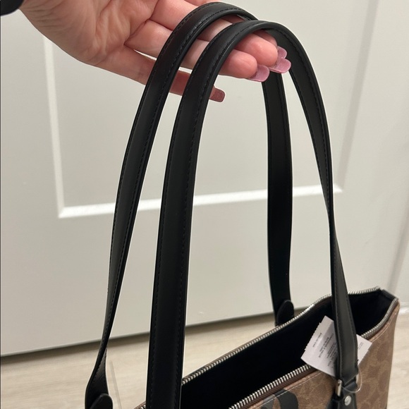 Coach (NWT) Gallery Tote Bag in Signature Canvas with Bow Print - Picture 10 of 14